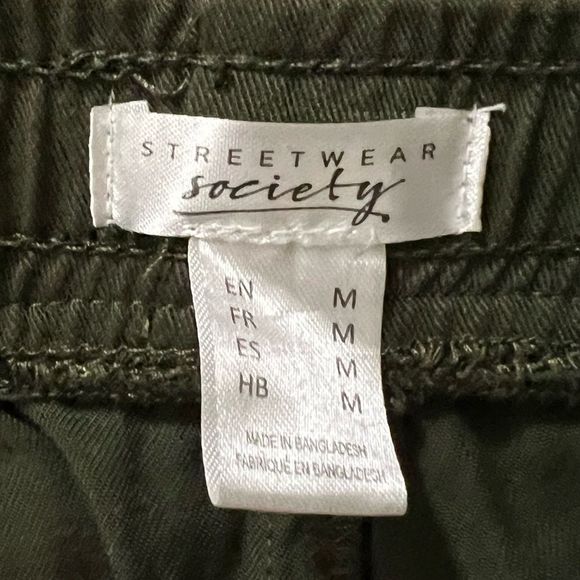 Women’s streetwear society army green shorts like new worn once! Size medium - Picture 4 of 6